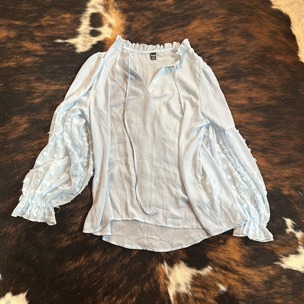 Cute blouse - Picture 4 of 5